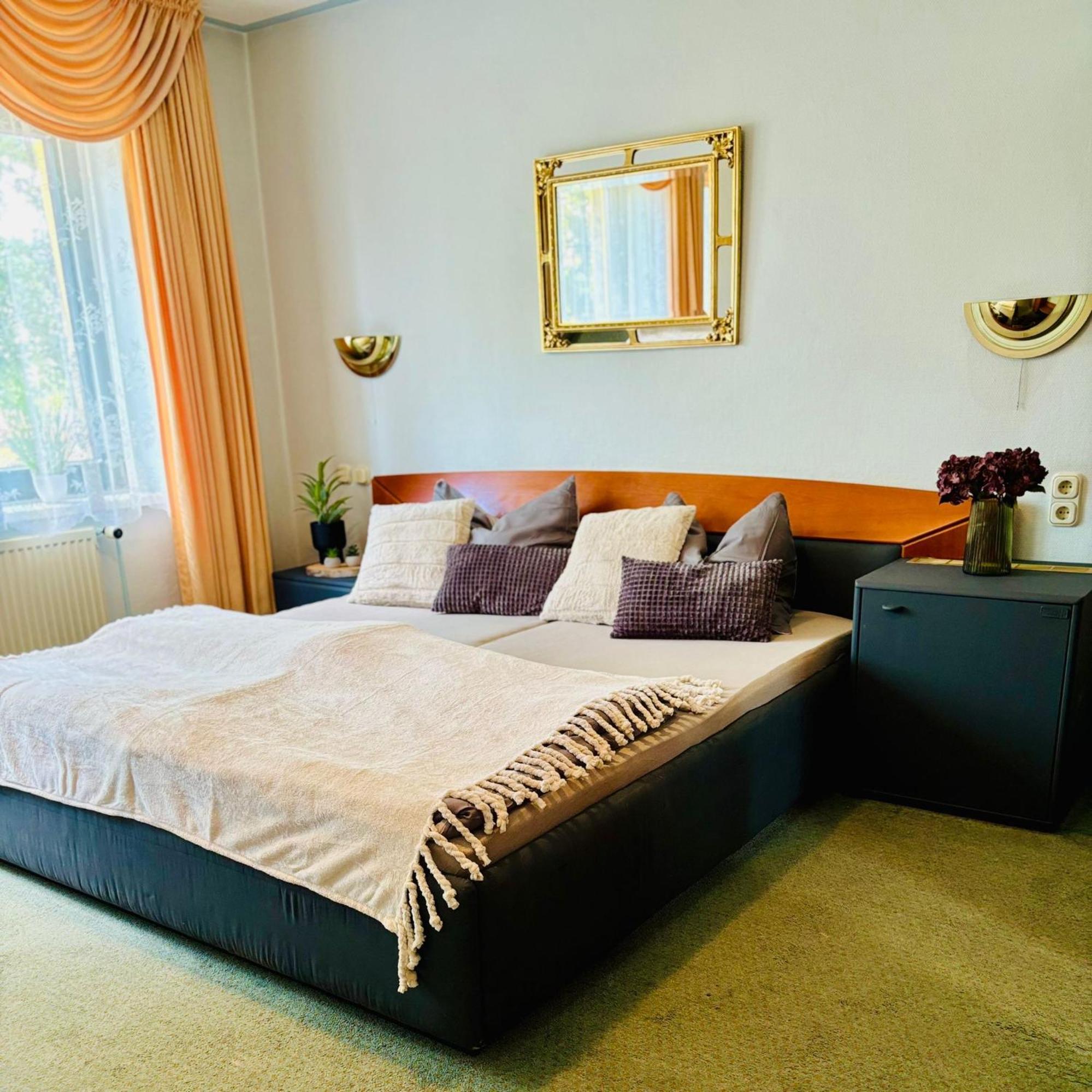 Themenhotel Rehlein Thale Esterno foto