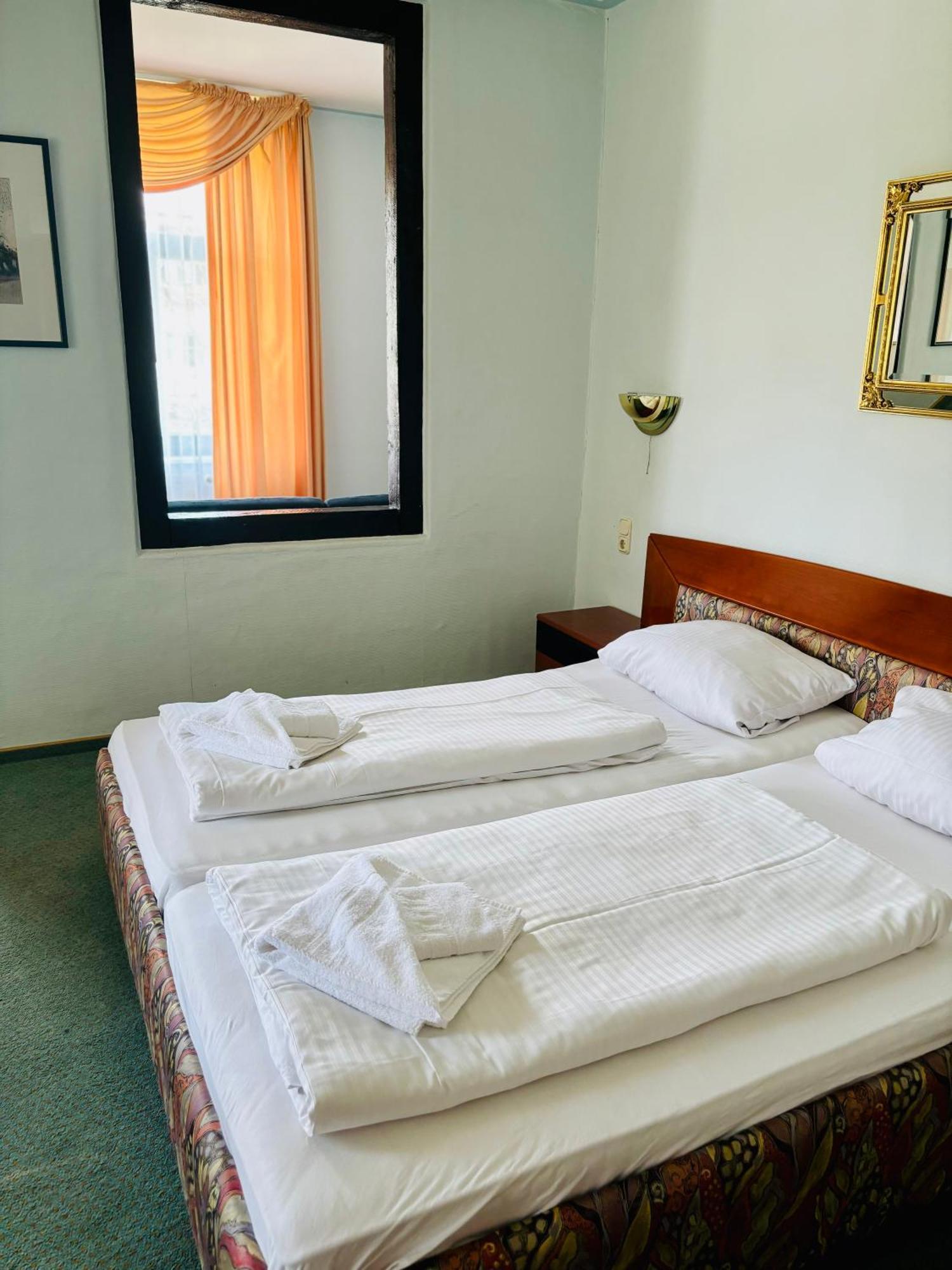 Themenhotel Rehlein Thale Esterno foto